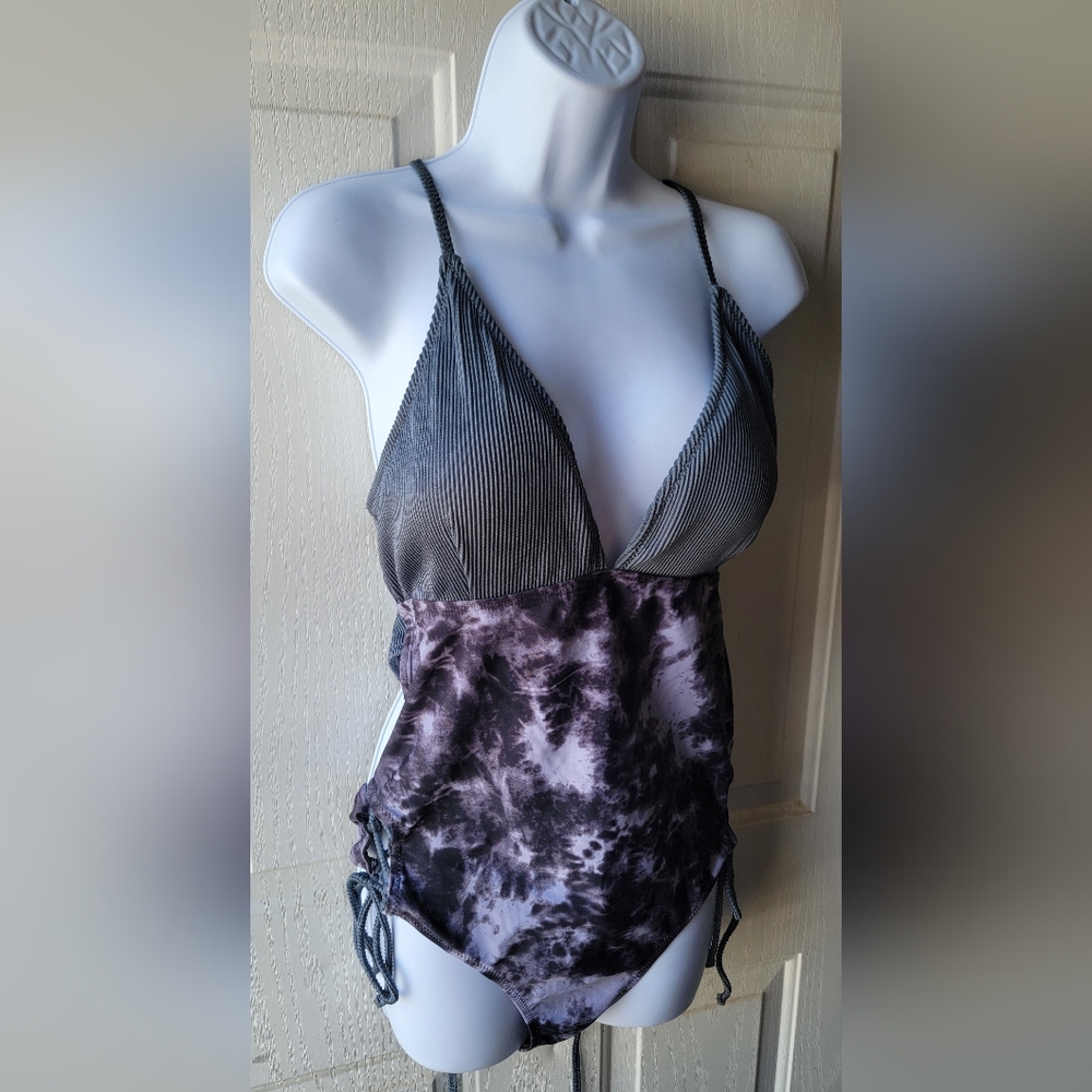 Silver And Black Tie Dye Swimsuit Size Large